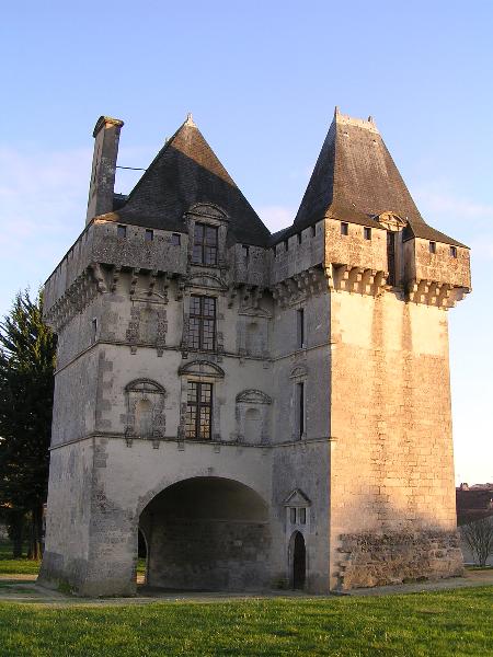 Matha_chateau